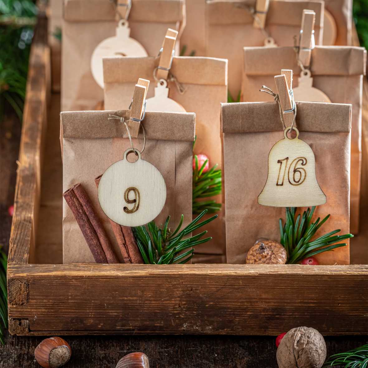 24 Adventskalender Zahlen aus natürlichem Birkensperrholz - Weihnachtskalender Anhänger Nummern zum Basteln